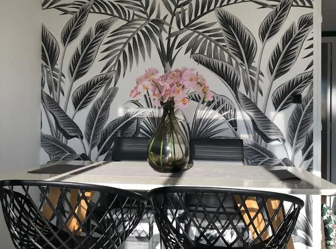 Chez Sandrine Au Beauvallon Апартаменты